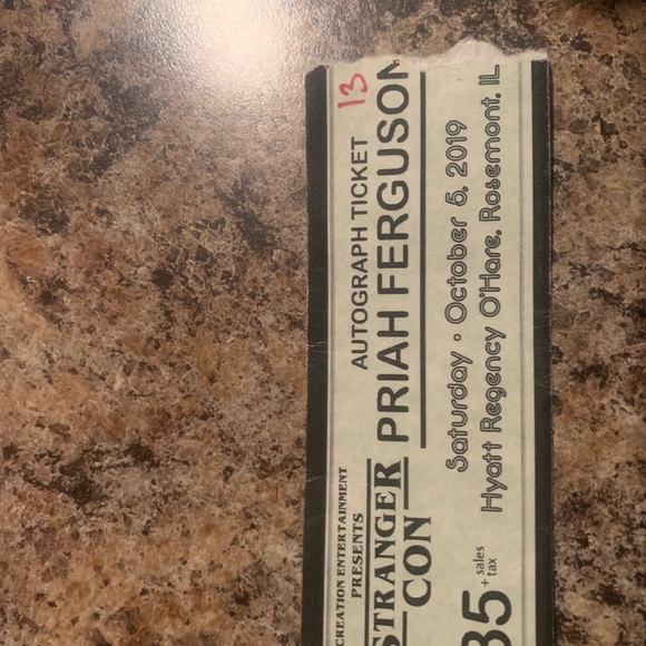 Priah Stranger Things Vinyl 5’/4’ SIGNED poster - Picture 3 of 4